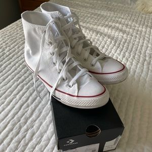 Converse High Top in White, Unisex US size Women's 8/Men's 6